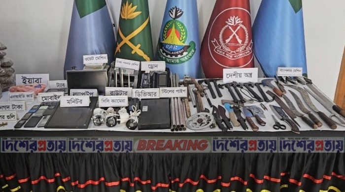 নারায়ণগঞ্জে মাদক-অস্ত্রসহ আটক ১৩