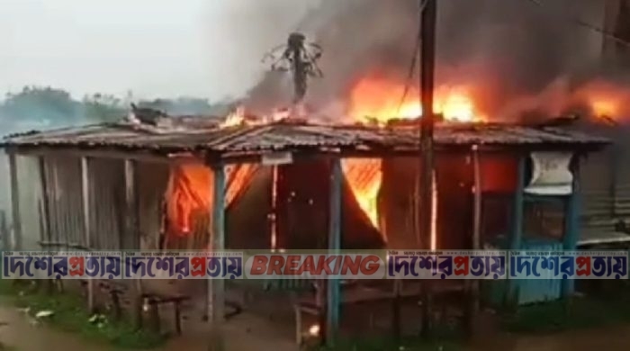 জামালপুরে বজ্রাঘাতে মুদি দোকানে আগুন
