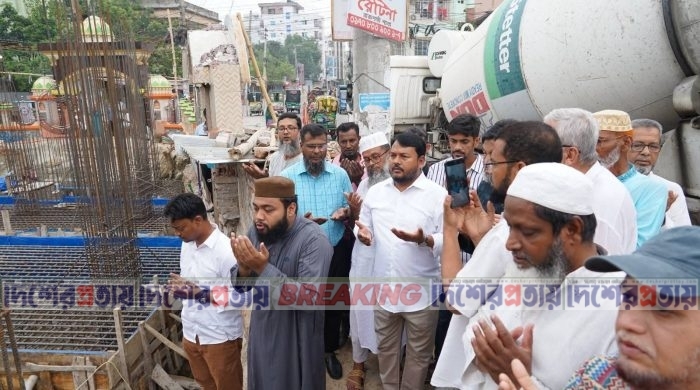 রাজশাহী নগরীর মীরের চক জামে মসজিদের বেজ ঢালাই কাজের আনুষ্ঠানিক উদ্বোধন করেছেন রাজশাহী সিটি কর্পোরেশনের মাননীয় প্রশাসক জনাব মোঃ মাহফুজুর রহমান রিটন