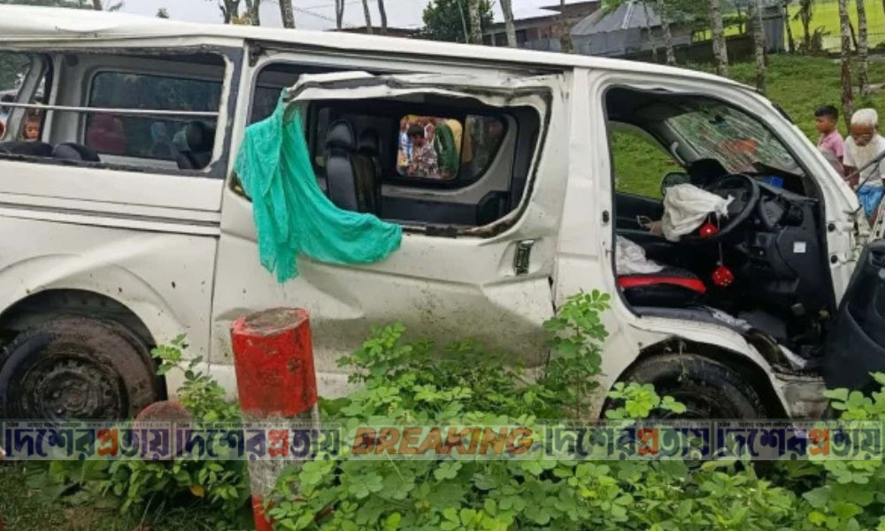 নীলফামারীতে বর-কনে নিয়ে খাদে মাইক্রোবাস, নিহত ২