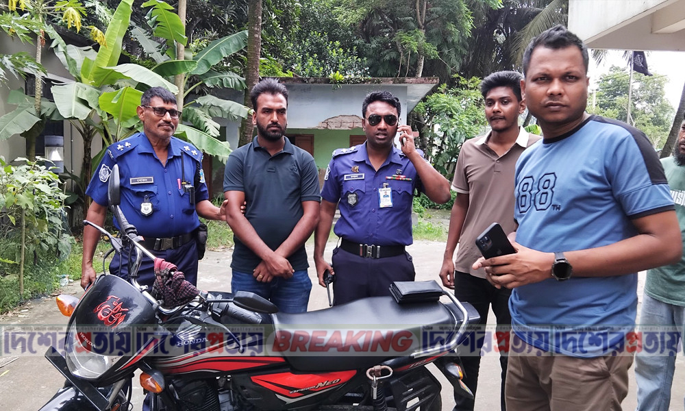 নোয়াখালীতে ২ চোরাই মোটরসাইকেলসহ গ্রেপ্তার ২