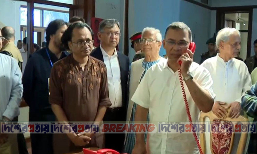 জুলাই স্মৃতি জাদুঘরের বিভিন্ন গ্যালারি ও প্রদর্শনী ঘুরে দেখলেন প্রধানমন্ত্রী