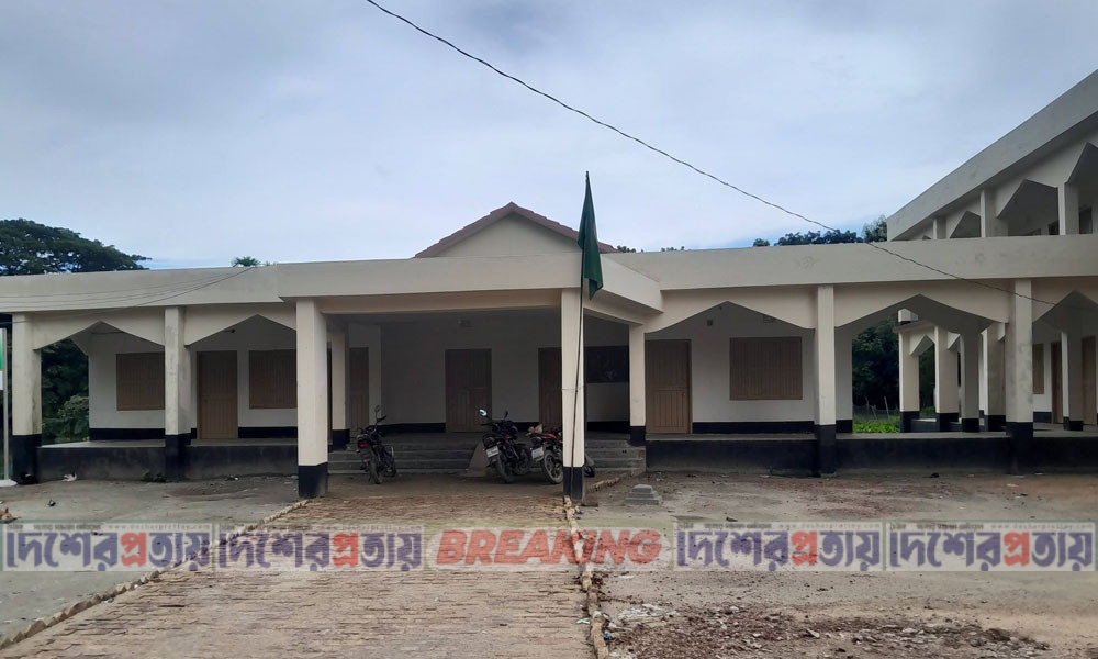 ধোবাউড়া ইউপি কার্যালয় বন্ধ রেখে চেয়ারম্যান বসেন ব্যক্তিগত চেম্বারে