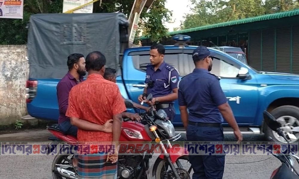 মোংলায় পুলিশের টহল জোরদার