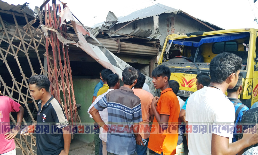 লালমনিরহাটে ট্রাকের ধাক্কায় অটোরিকশার ২ যাত্রী নিহত, আহত ৩