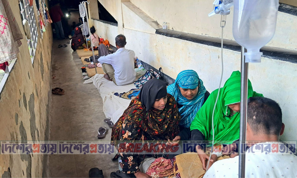 মনপুরা স্বাস্থ্য কমপ্লেক্স শয্যাসংকটে র‌্যাম্পে হামের চিকিৎসা শিশুদের
