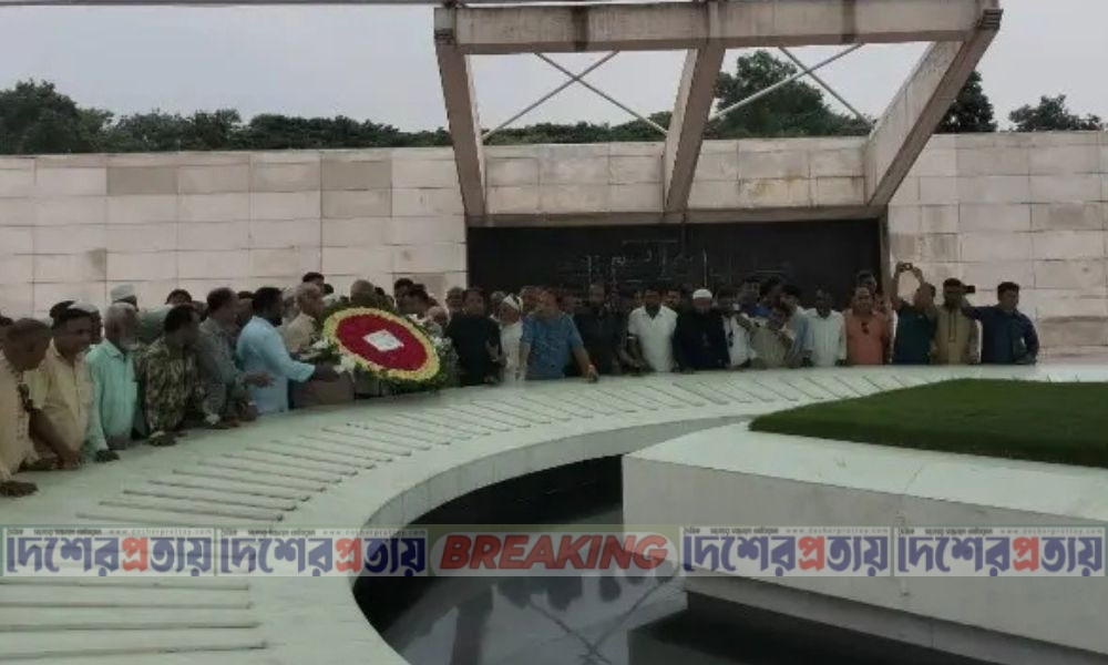 জিয়াউর রহমান ও খালেদা জিয়ার সমাধিতে পার্বত্য চট্টগ্রামবিষয়ক মন্ত্রীর শ্রদ্ধা