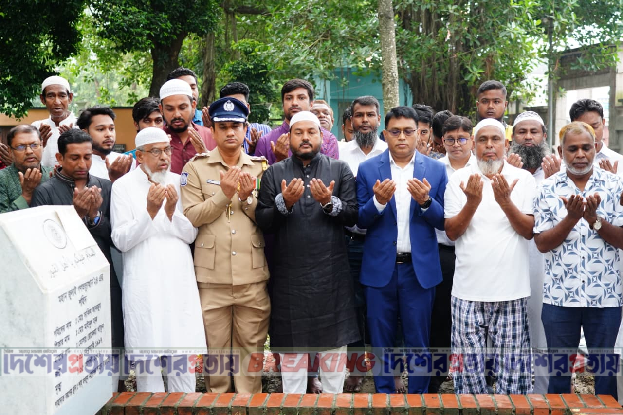 জুলাই গণঅভ্যুত্থান দিবসে রাজশাহীতে শহীদ সাকিব আঞ্জুমানের কবর জিয়ারত