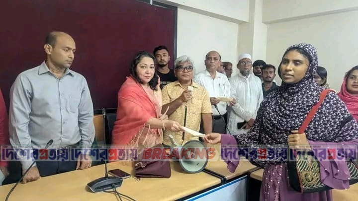 ফরিদপুর পৌরসভায় দরিদ্রদের মাঝে ক্ষুদ্রঋণ ও বিদ্যালয়ে পানির উপকরণ বিতরণ করলেন এমপি নায়াব ইউসুফ