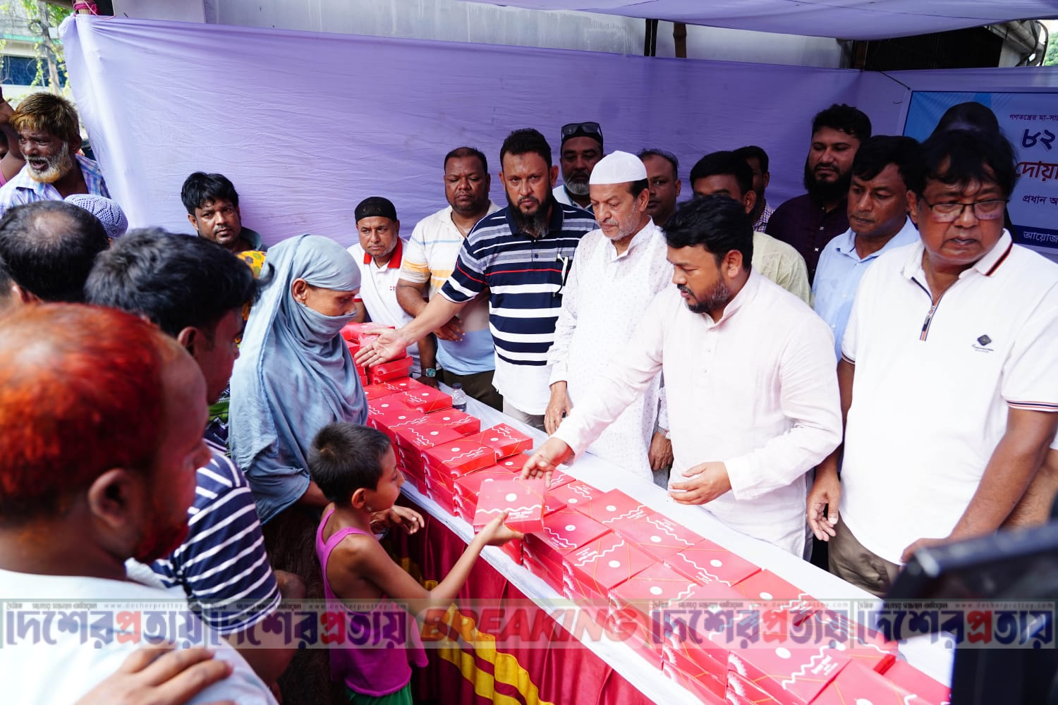 সাবেক প্রধানমন্ত্রী দেশনেত্রী মরহুমা প খালেদা জিয়ার ৮২তম জন্মদিন উপলক্ষে রাজশাহীতে দোয়া ও দুঃস্থদের মাঝে খাবার বিতরণ