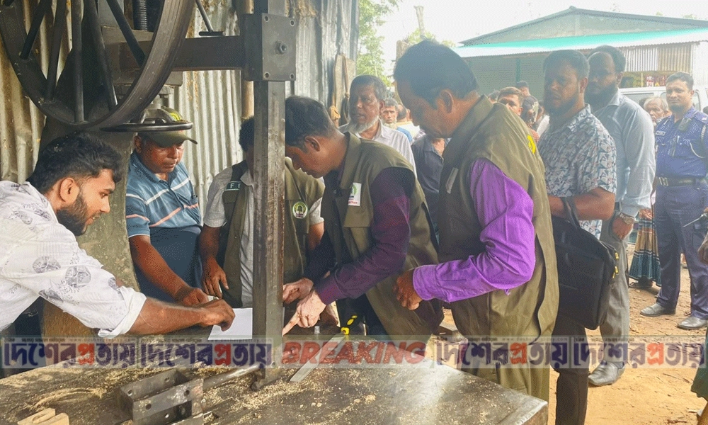 চুনারুঘাটে লাইসেন্স না থাকায় ৭ করাতকল সিলগালা