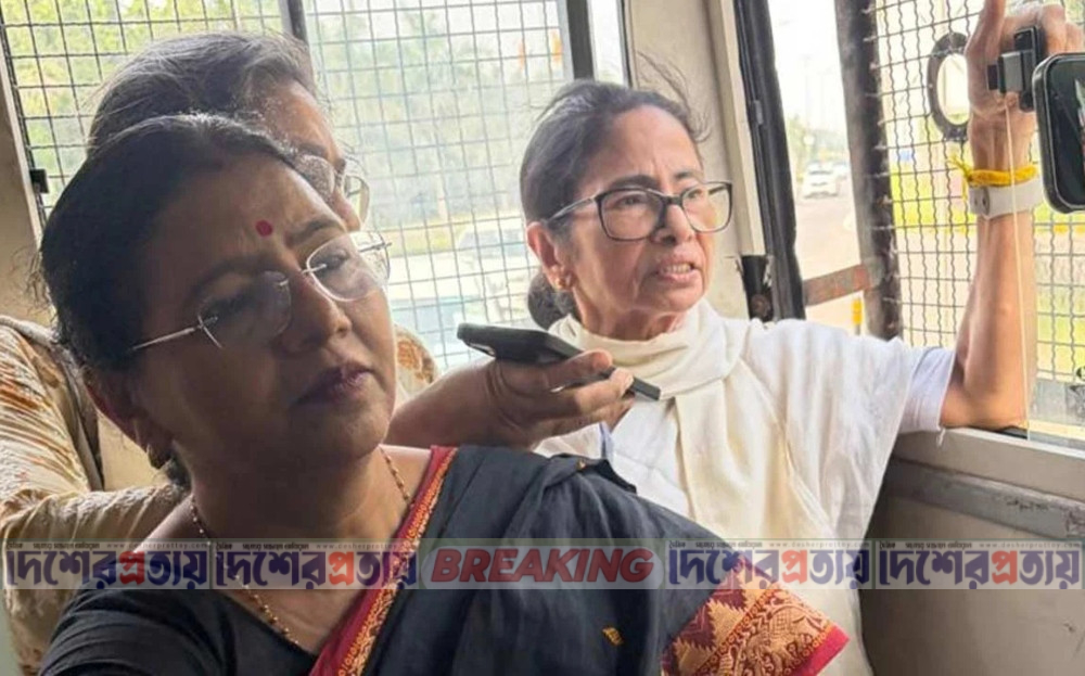 মমতা বন্দ্যোপাধ্যায়কে আটক করল দিল্লি পুলিশ